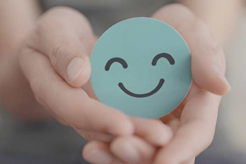 hand-holding-green-happy-smile-face
