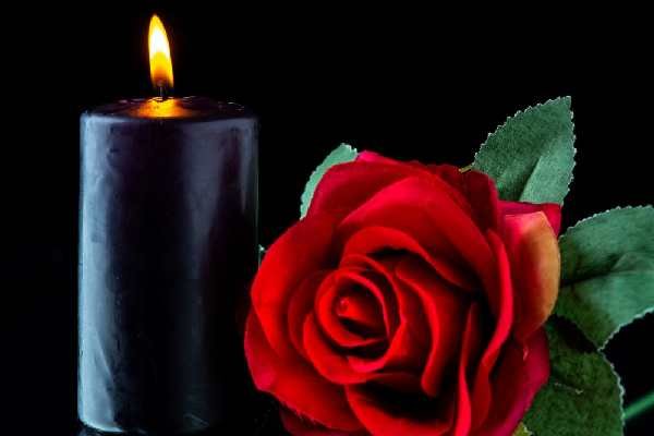 red-rose-with-candle