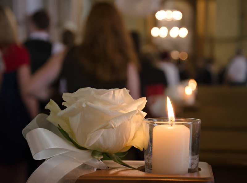 white-rose-and-candle